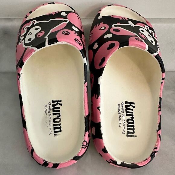 Sanrio Hello Kitty Black Pink Slide Sandals Size 6-6.5 - Picture 3 of 5